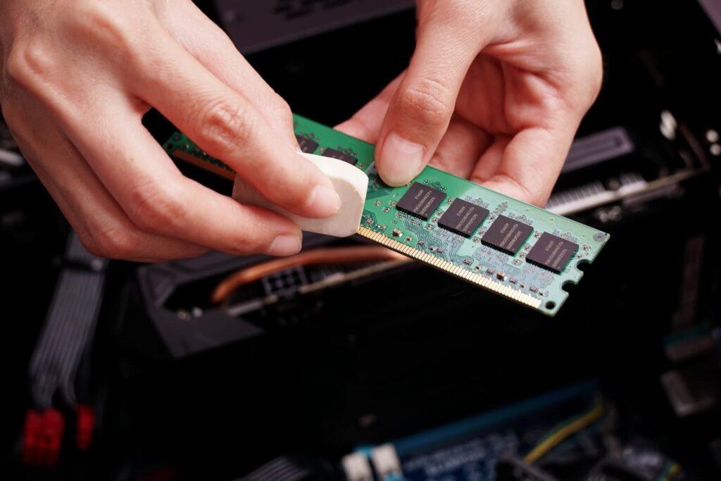 部分無法開機問題,很有可能是記憶體或硬碟故障