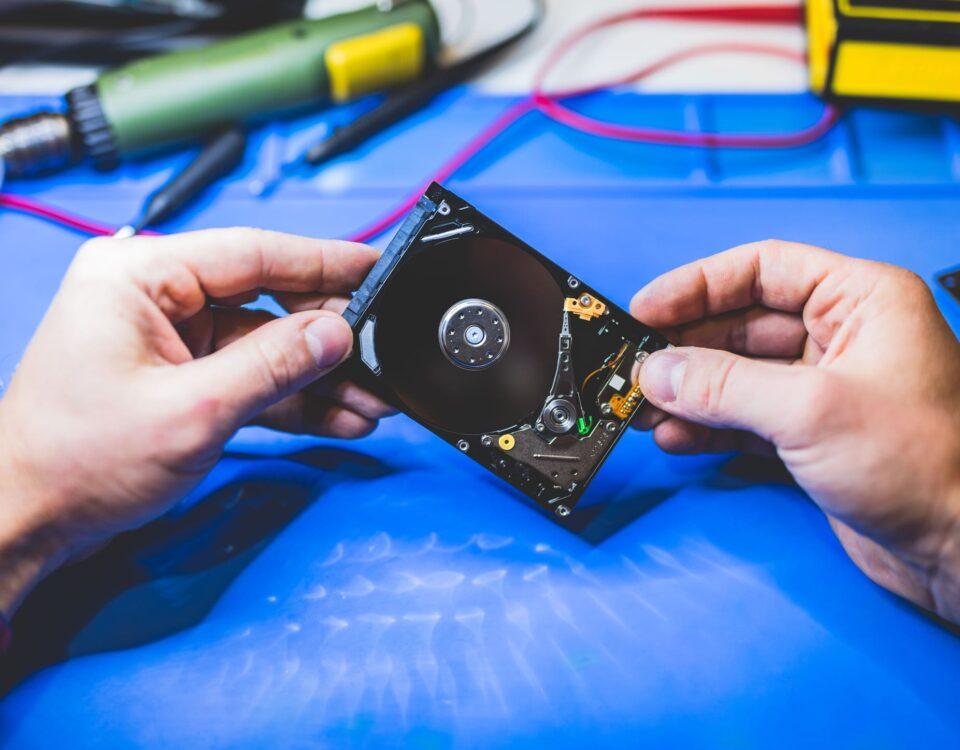 硬碟故障常常要進行硬碟拆盤救援